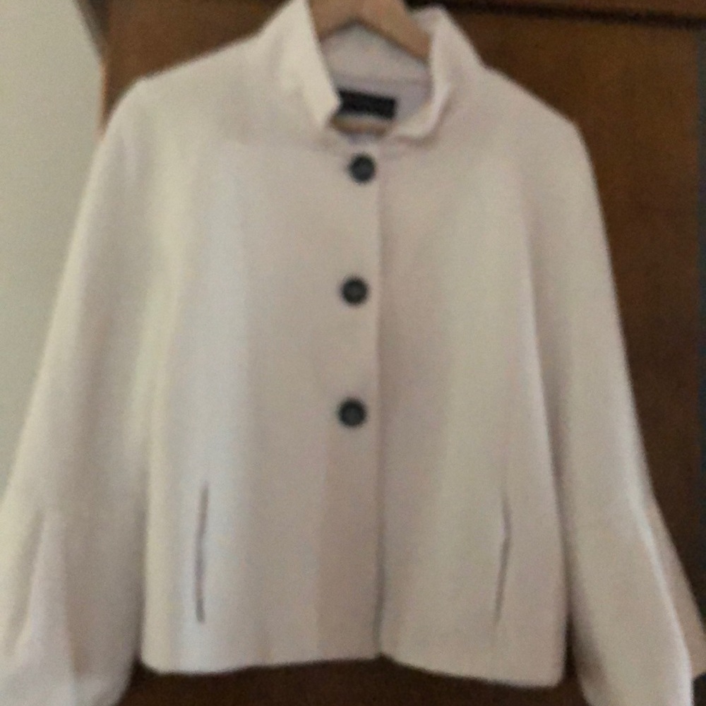 Short cream color ballon sleeve jacket